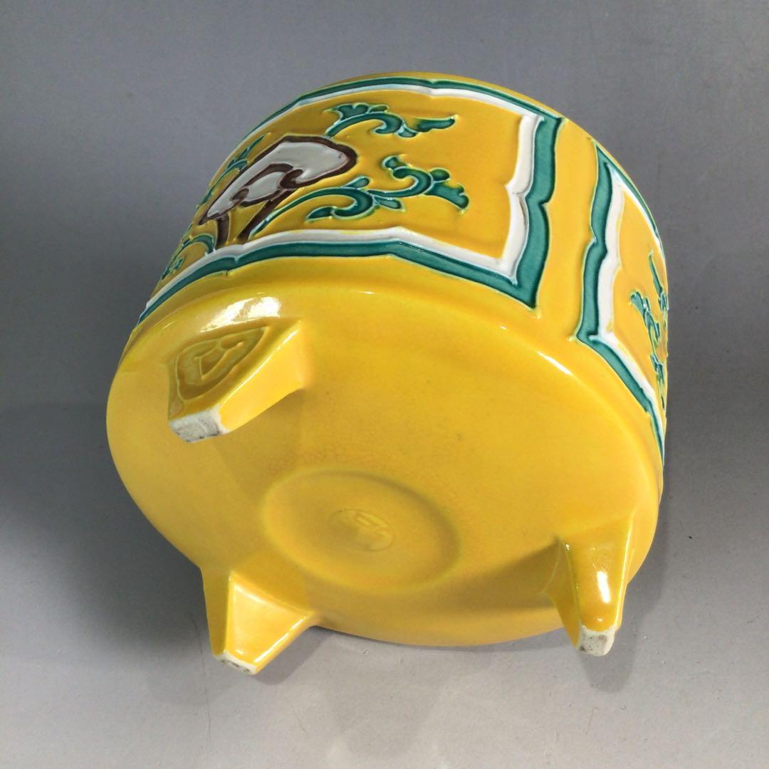 P298 香炉 『在銘』『黄交趾』『唐草文』『三ツ足香炉』 木箱 茶道具