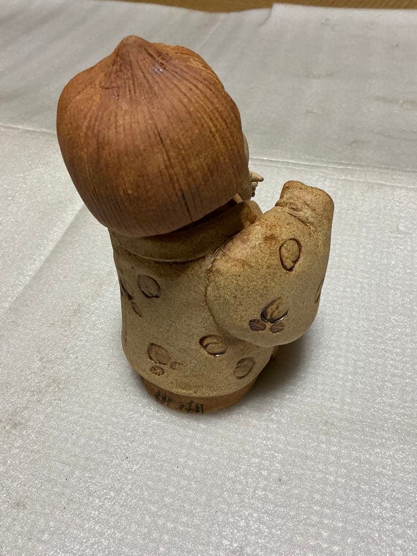 陶器製人形・「桃湖」作者不明？【高さ／18cm】。