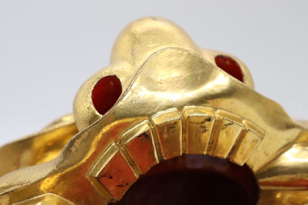 荒井寿斎作　木彫　金獅子　置物　共箱　送料込み259621