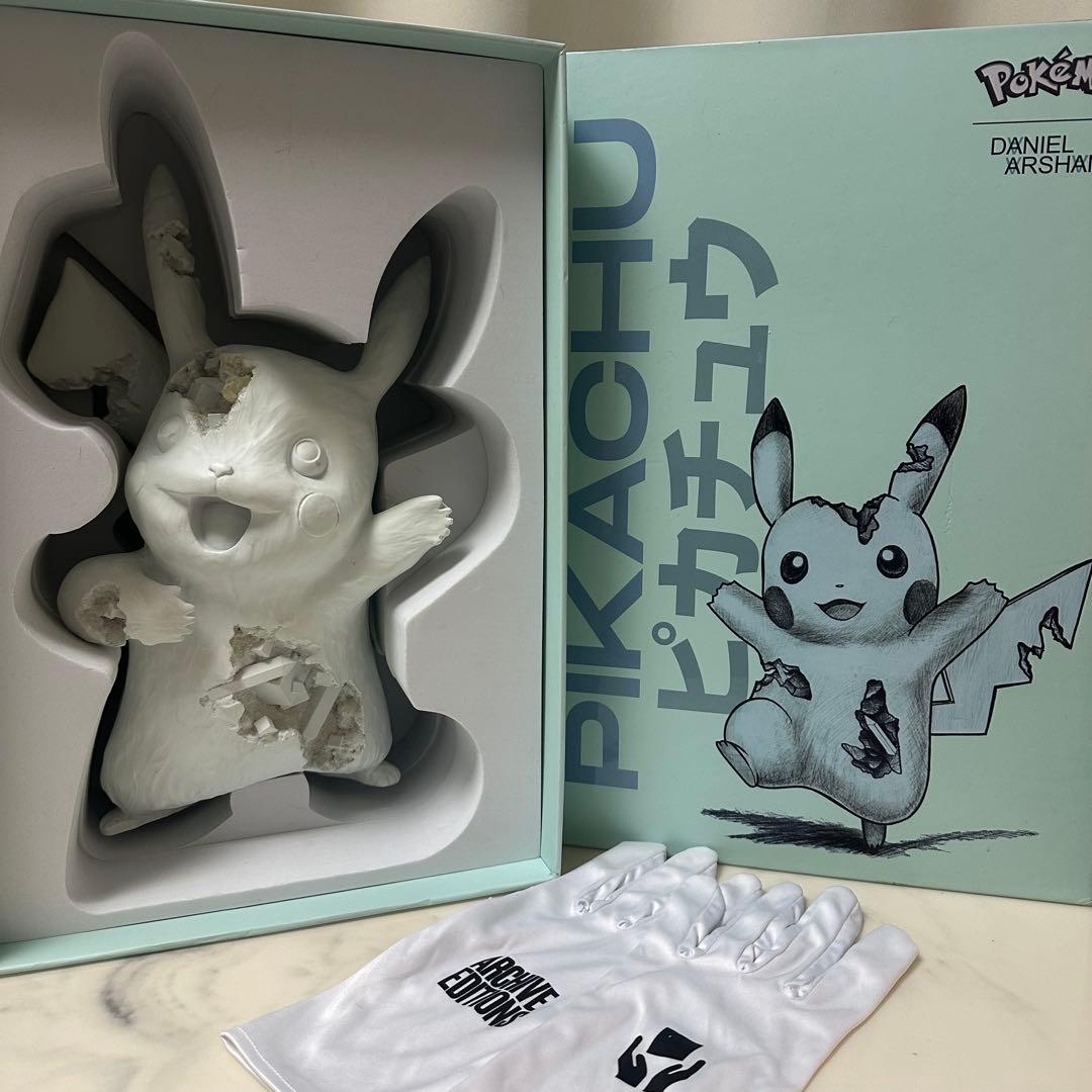 Daniel Arsham × Pokémonダニエルアーシャム ピカチュー　青