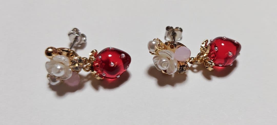 多様なモチーフのチャームセット