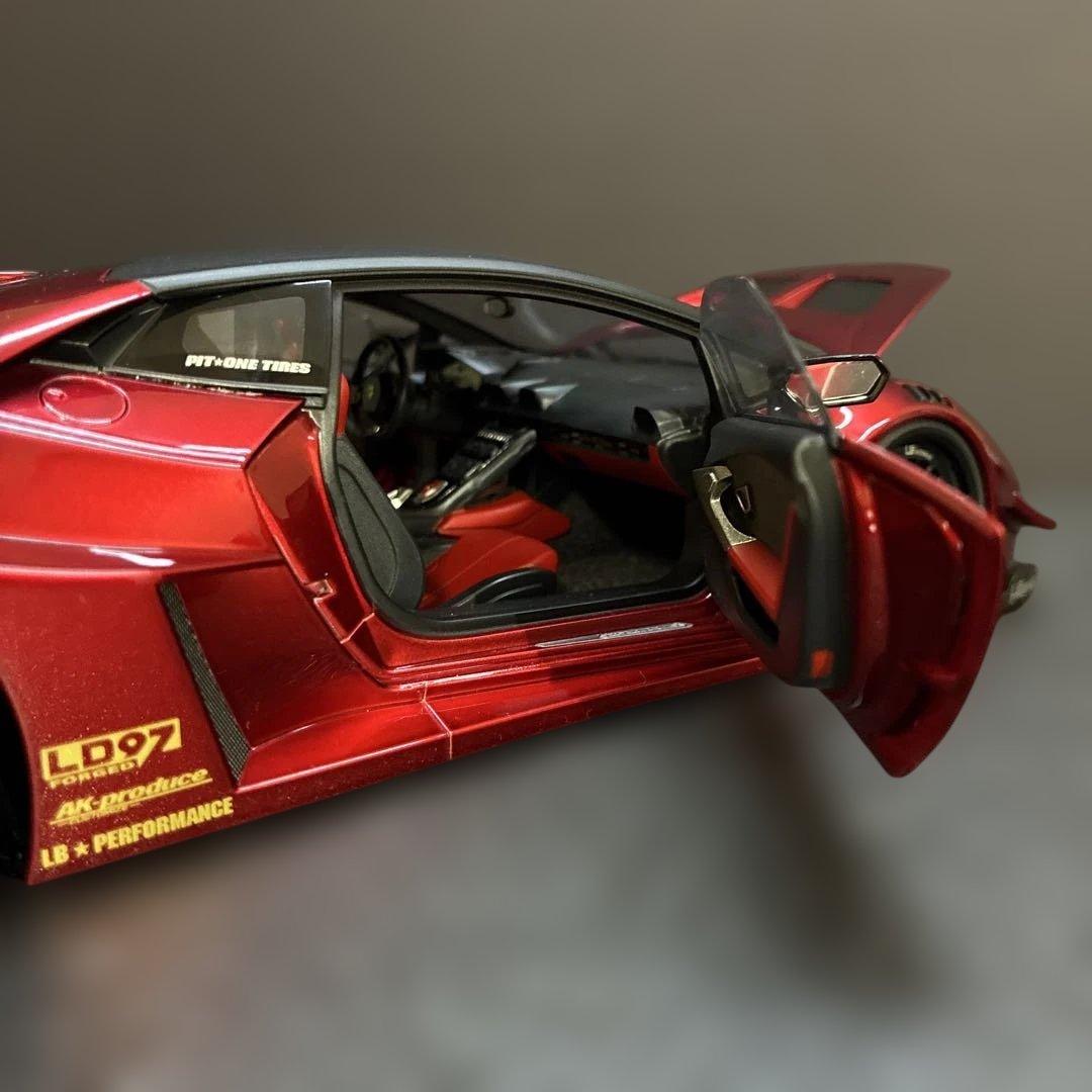 027 ランボルギーニ ウラカン リバティウォーク仕様1/18スケール ミニカー