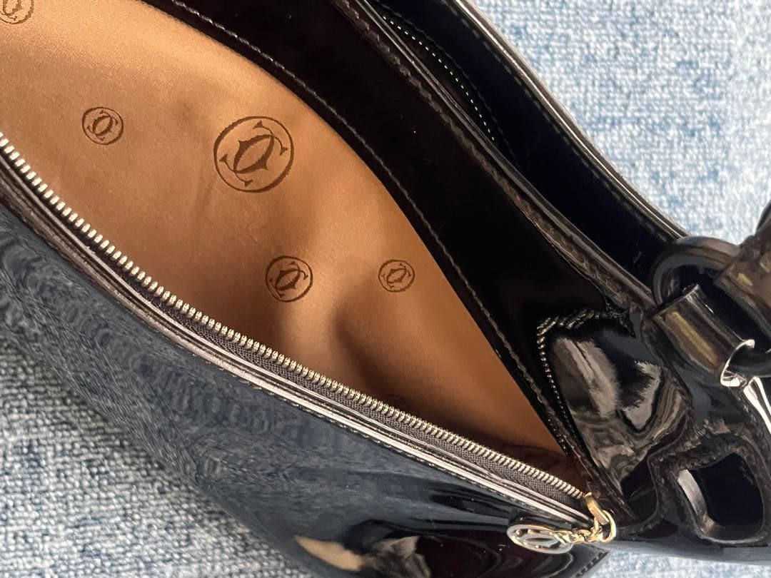 カルティエ　マルチェロ　パンチングロゴ　エナメル　パテント　レザー　ブラック