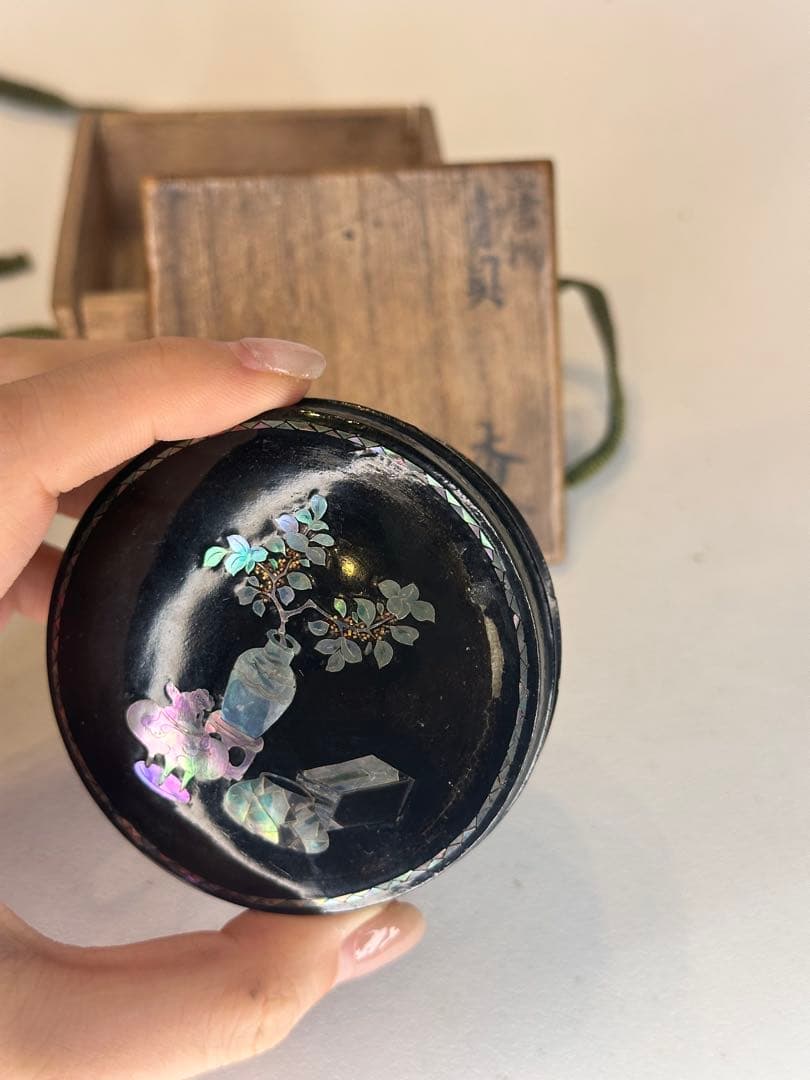 唐物 青貝香合　螺鈿嵌　傷有　漆器 時代物　共箱付