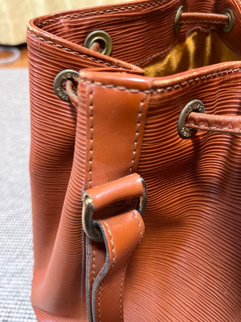 ルイヴィトン ショルダーバッグ エピ ノエ ポシェット付　 巾着型　ブラウン