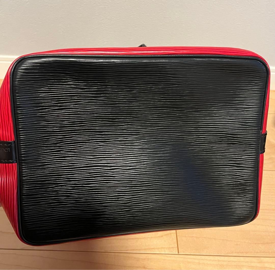 ルイヴィトン　エピ　プチノエ　赤