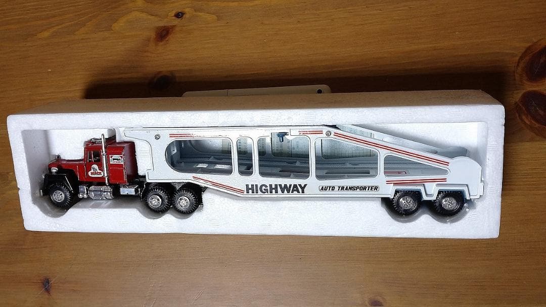 ダイヤペット　ミニカー2台セット　T55タンクローリー＆T54キャリアカー