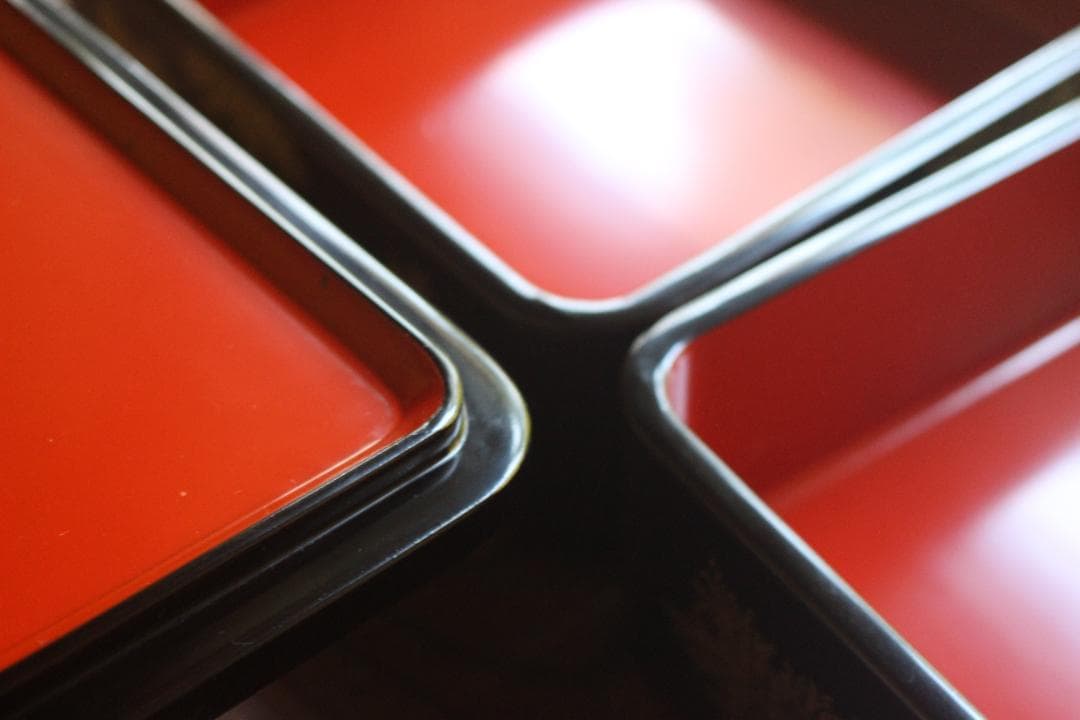 デッドストック！端正な内朱黒漆に優美なシノブ沈金の映える輪島塗二段重重箱お重