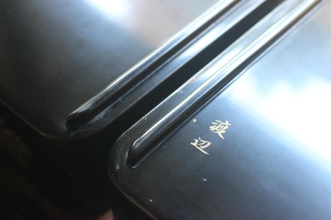 デッドストック！端正な内朱黒漆に優美なシノブ沈金の映える輪島塗二段重重箱お重