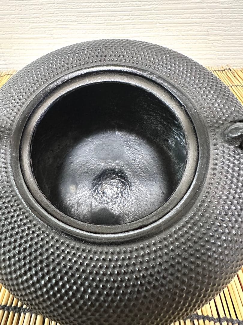 未使用品　敬典工房正寿堂山正　人間国宝髙橋敬典作１２型アラレ　南部鉄瓶