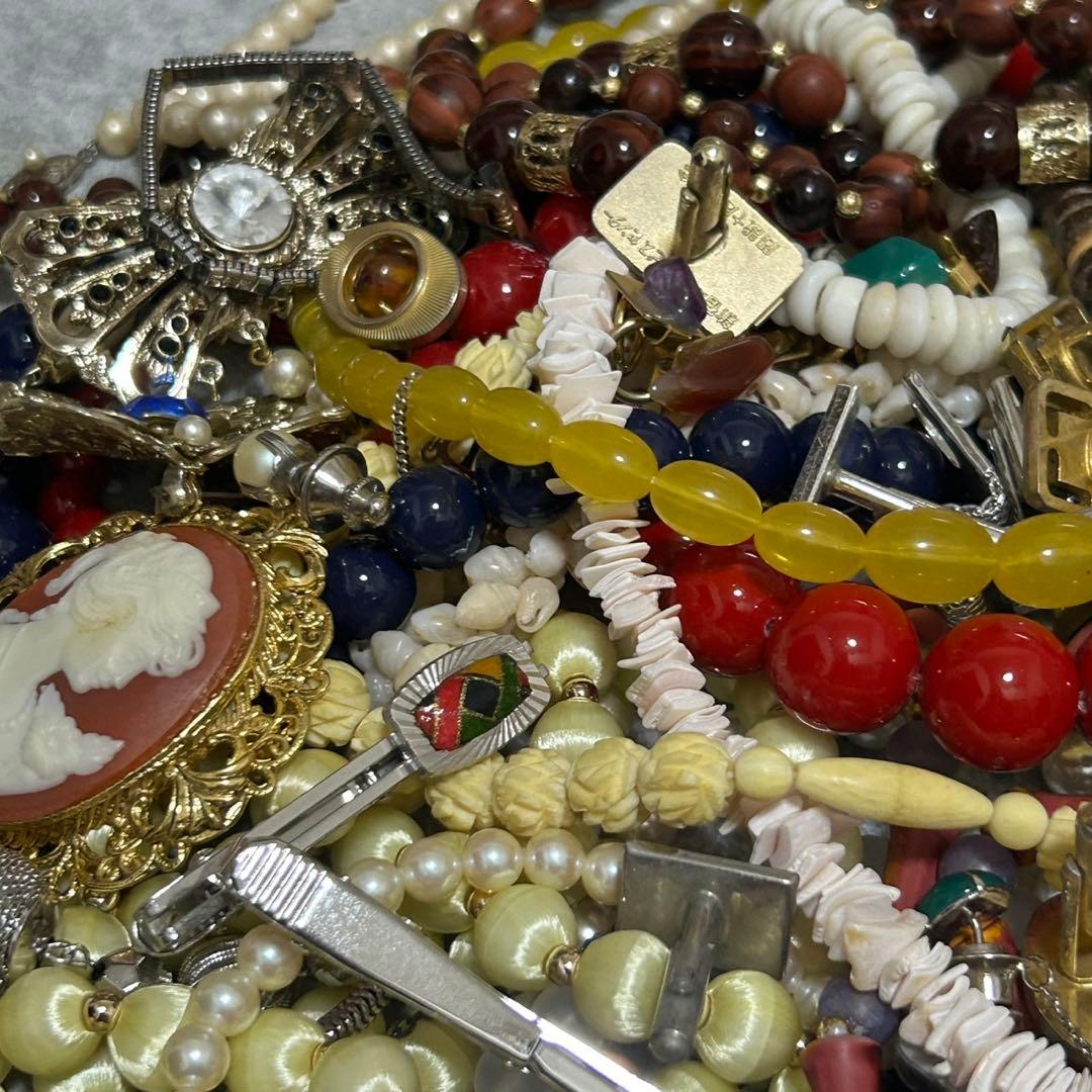 遺品整理　アクセサリーまとめ　ジャンク