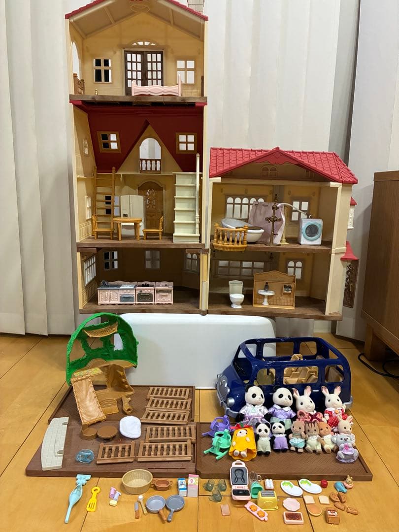 【まとめ売り】シルバニアファミリー　赤い屋根の大きなお家 など シルバニアファミリー 赤い屋根の大きなお家 ギフトセット -屋根裏は