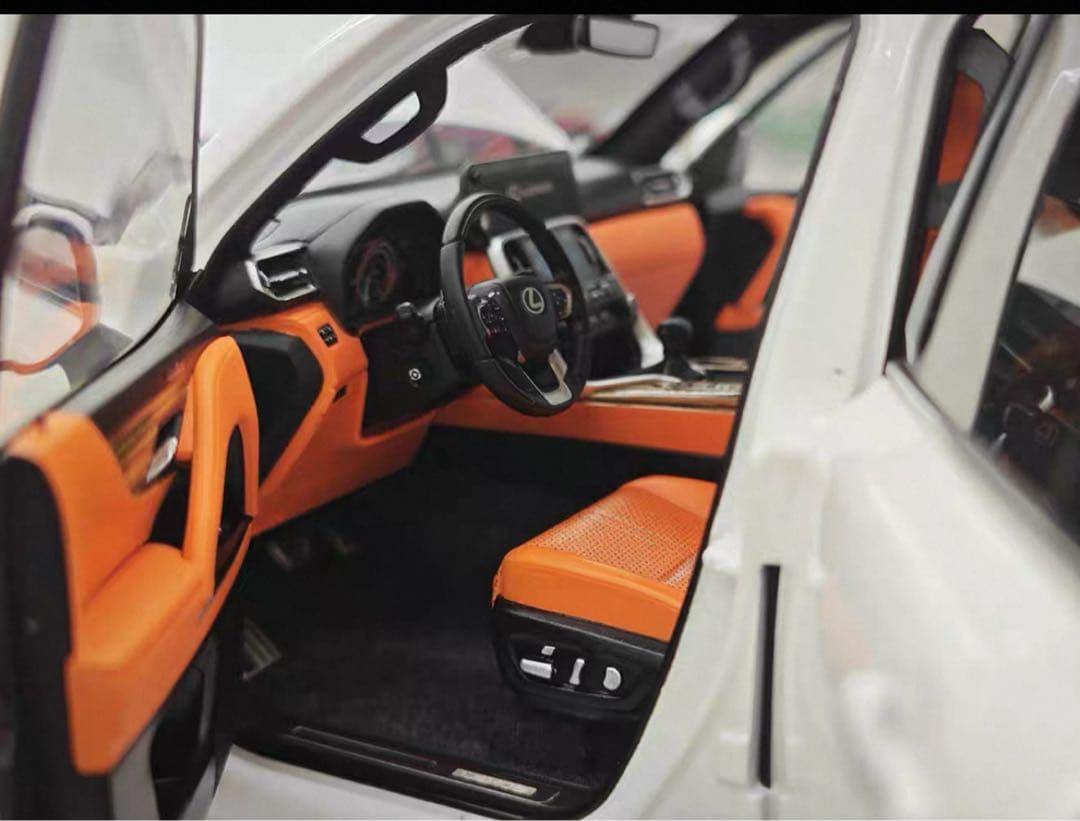 新発売 LCD 1/18 レクサス LX600 SUV 全開閉 金属製 ミニカー