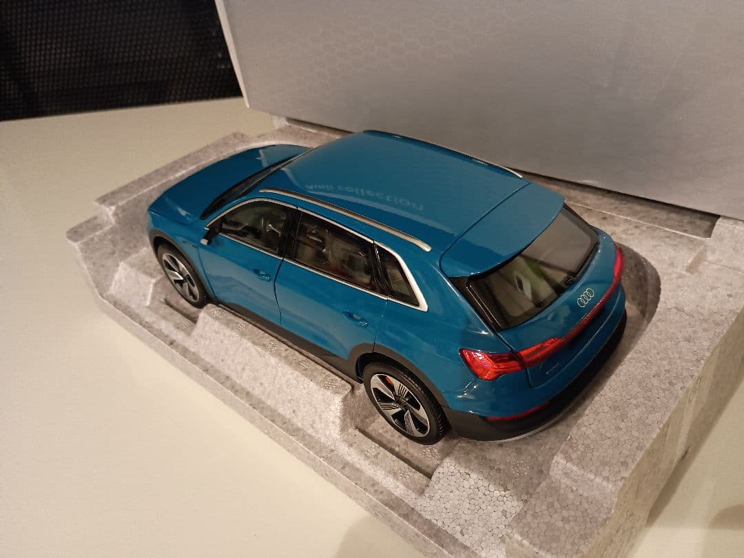 ノレブ NOREV 特注品 アウディ Audi e-tron 1/18