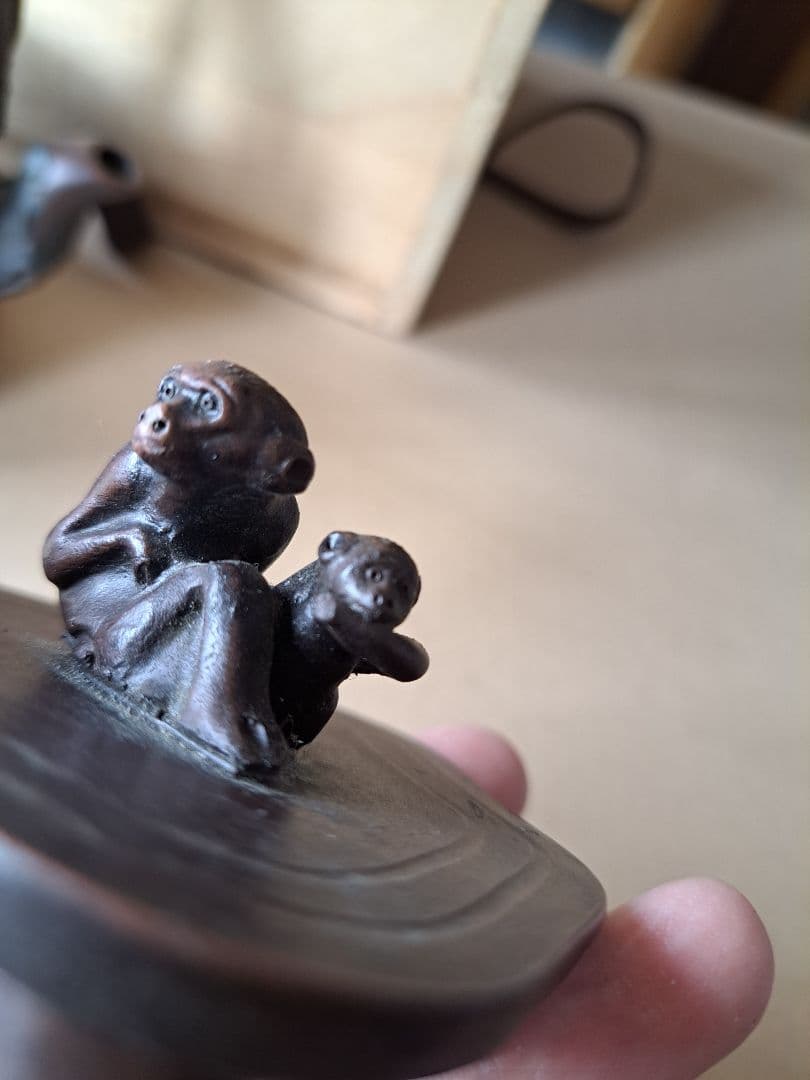 古い中国茶器 5匹の猿と切り株