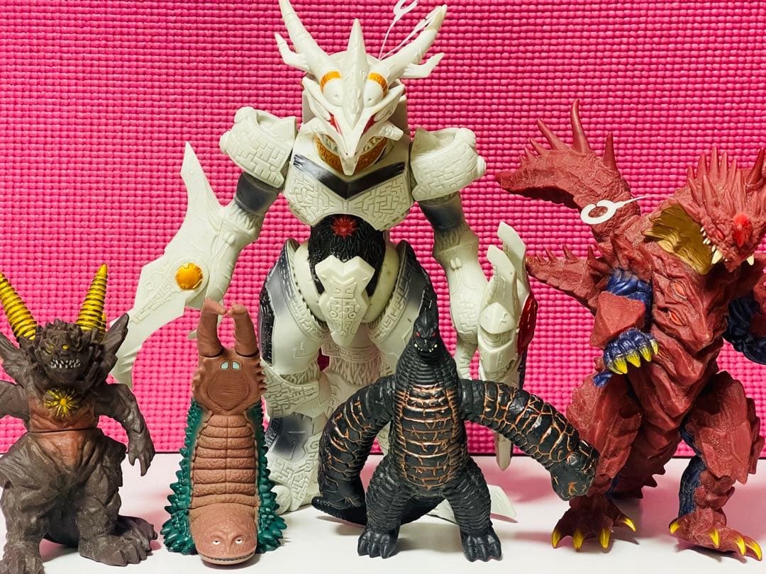 ❁在庫一掃SALE❁ 怪獣シリーズ61体＋おまけ1体付き ソフビ まとめ
