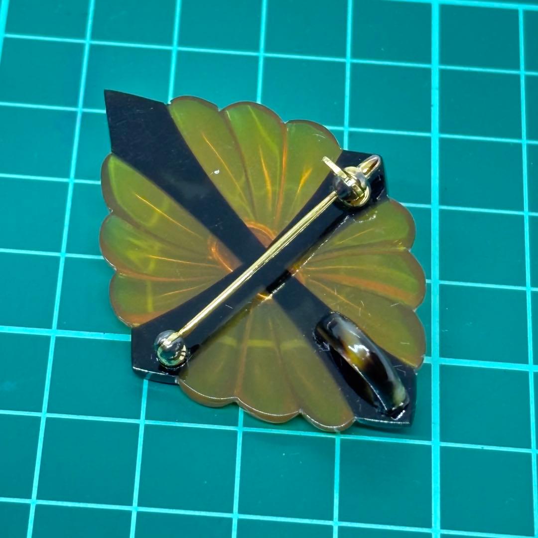 111405 本鼈甲 白甲 黒甲 k18 血赤珊瑚 花芯 ネックレス兼ブローチ