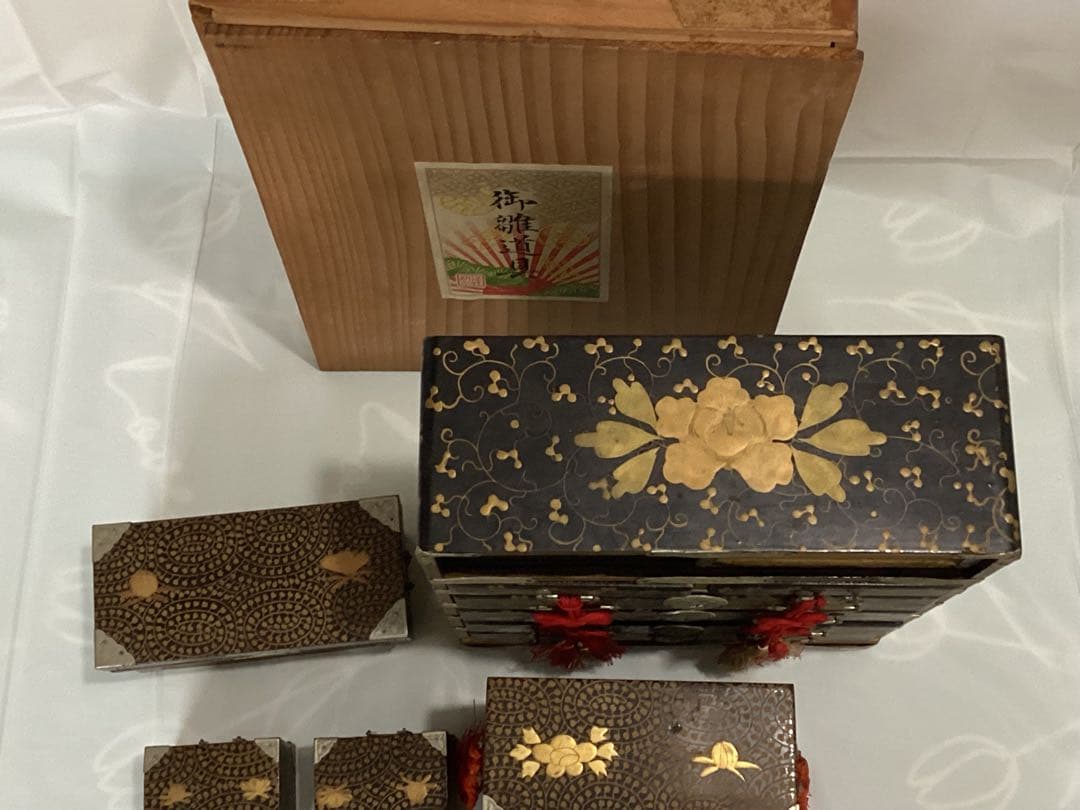 金彩蒔絵ミニチュアお雛道具 アンティーク収納箱セット 大・中・小