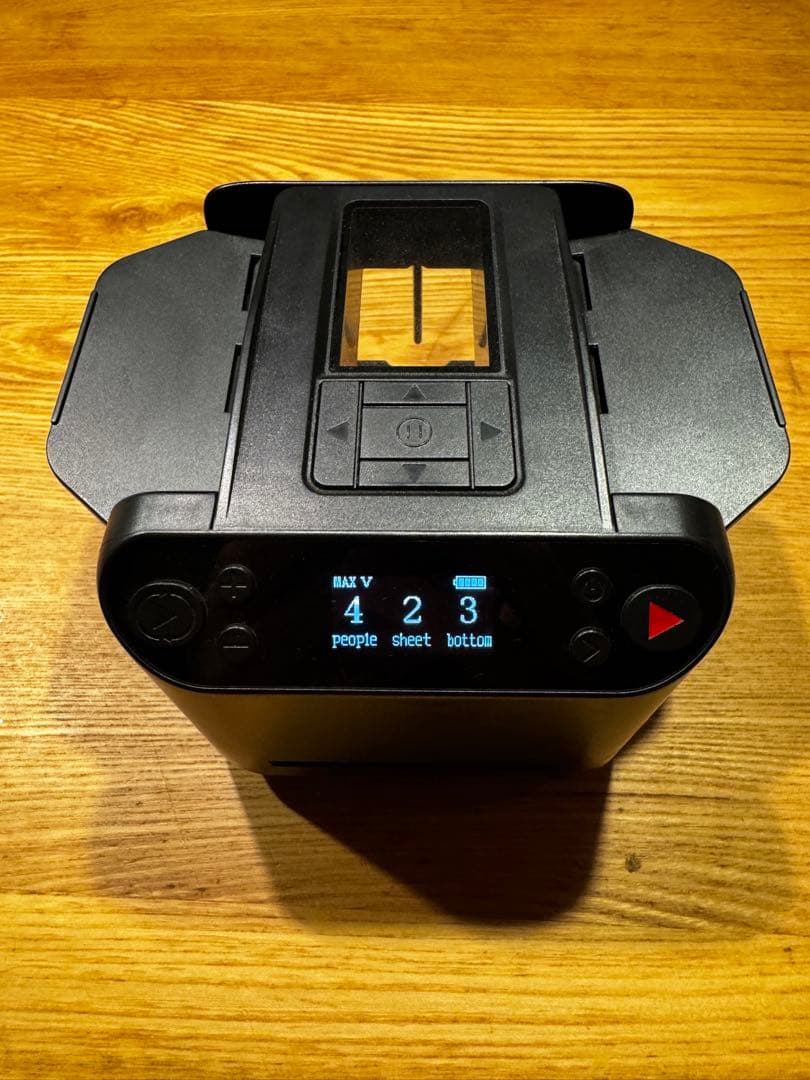 自動カード　シャッフルディーラーマシン　360°回転バッテリー内蔵2000mAh