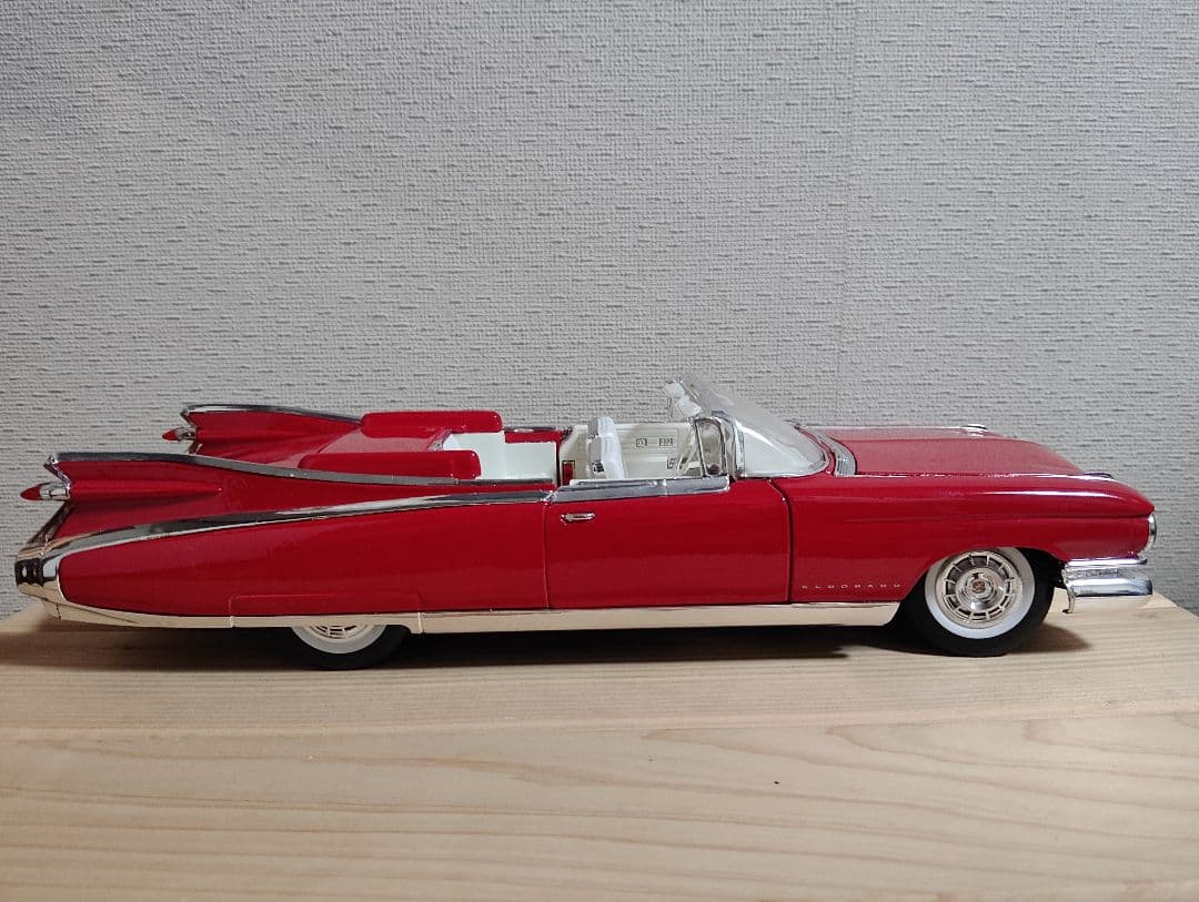 【美品】Cadillac ELDORAD 1/18 MAISTO 希少 赤