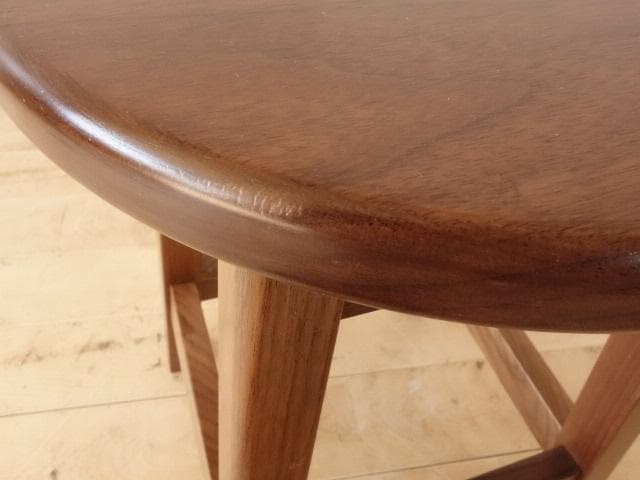 北海道手作り家具　ウォールナット材　スツール