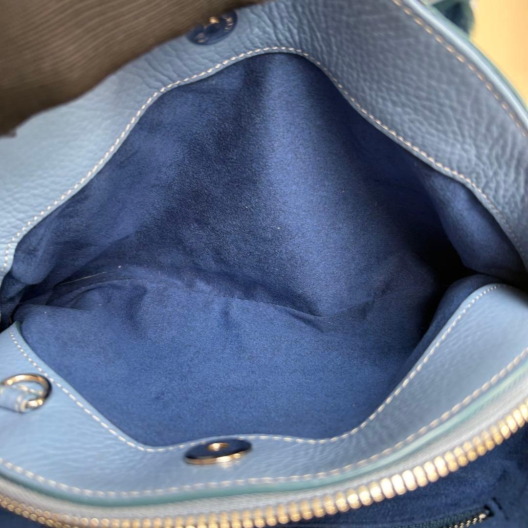 極美品　レオナール　ショルダーバッグ　2way　レザー　水色　ロゴ　斜め掛け◎