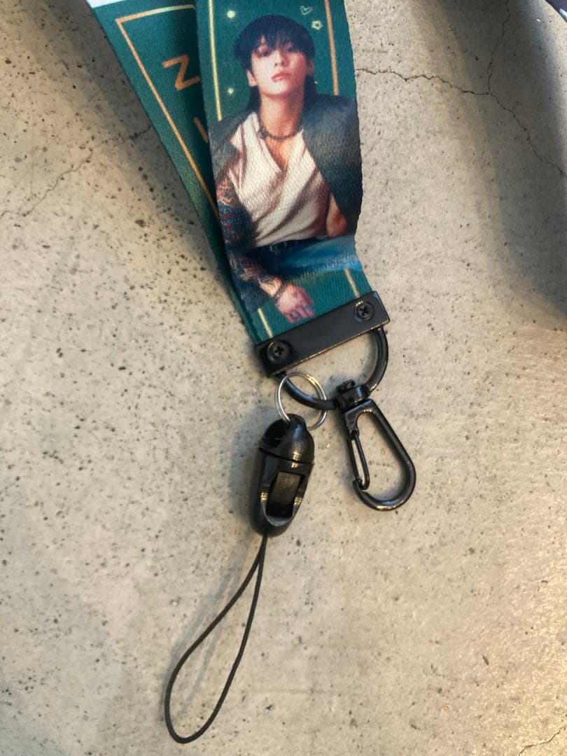 韓国購入品】BTS ジョングク GOLDENキーホルダー カード｜JUNG KOOK
