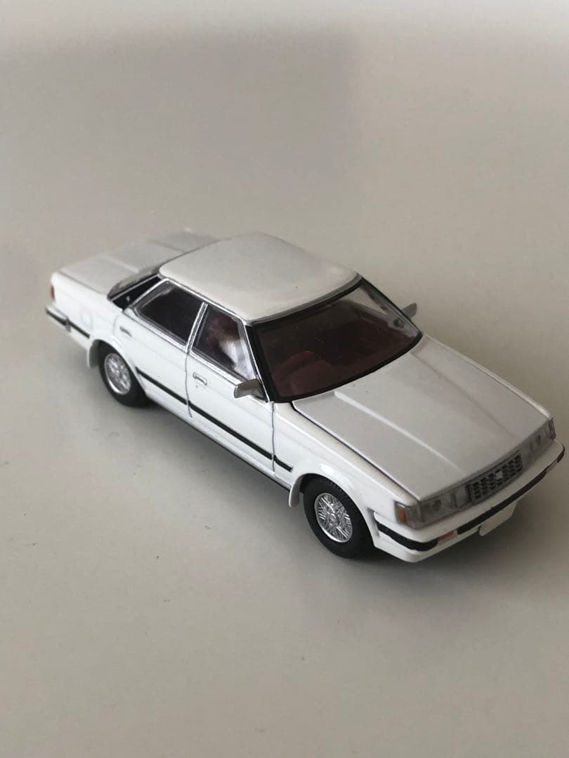 トミーテックリミテッドヴィンテージ　トヨタマークII グランデ84年式　白