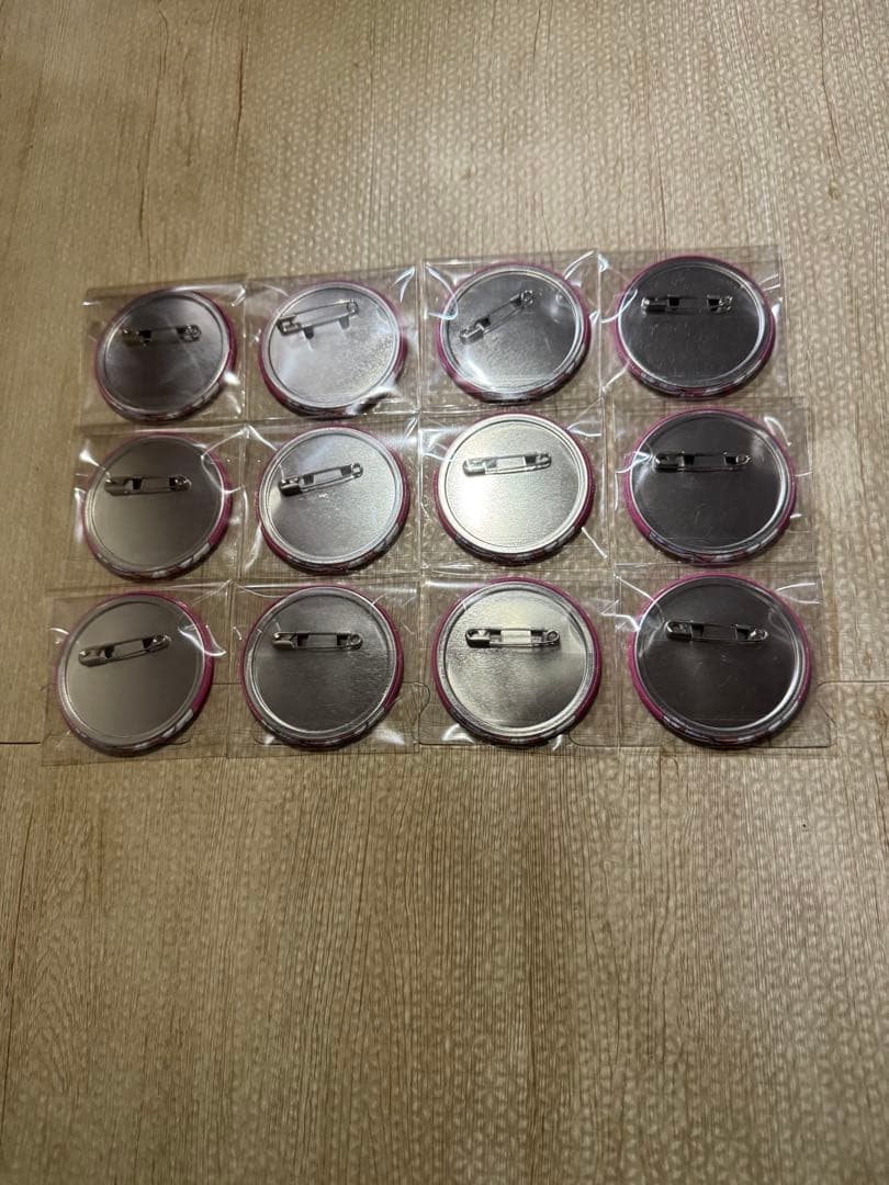 カラフルピーチ　新ビジュ缶バッジ　のあ