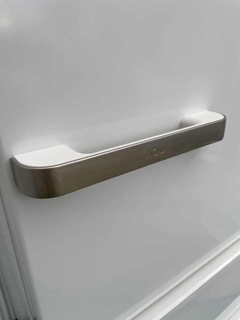 902アクア おしゃれホワイト 3ドア冷蔵庫 272L 高年式 右開き 高さ低め