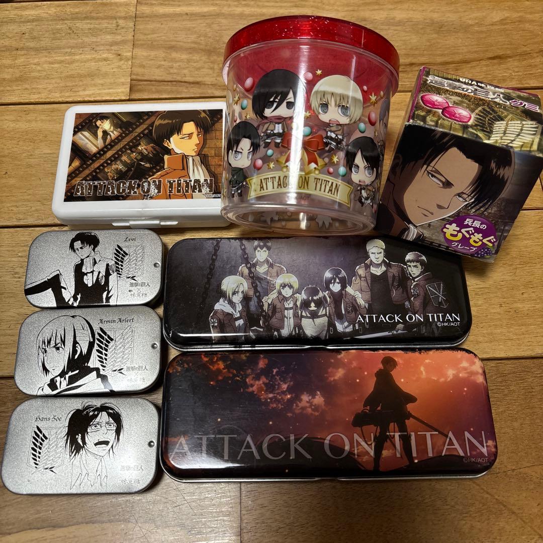 進撃の巨人 非売品など色々セット(クリアファイル6枚・缶ケース5点メモ