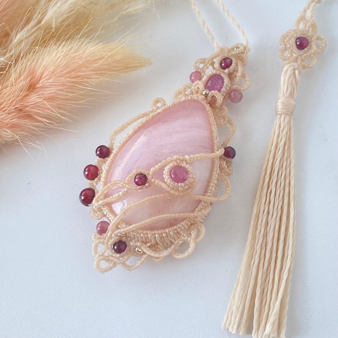 みきの様専用)♡大粒モルガナイト×2種類のピンクルビーのマクラメ