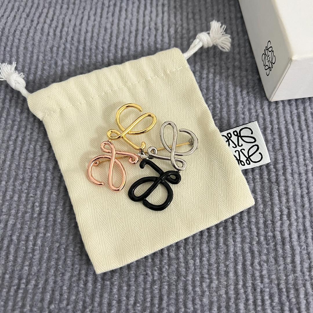 ロエベLOEWE ブローチ4色