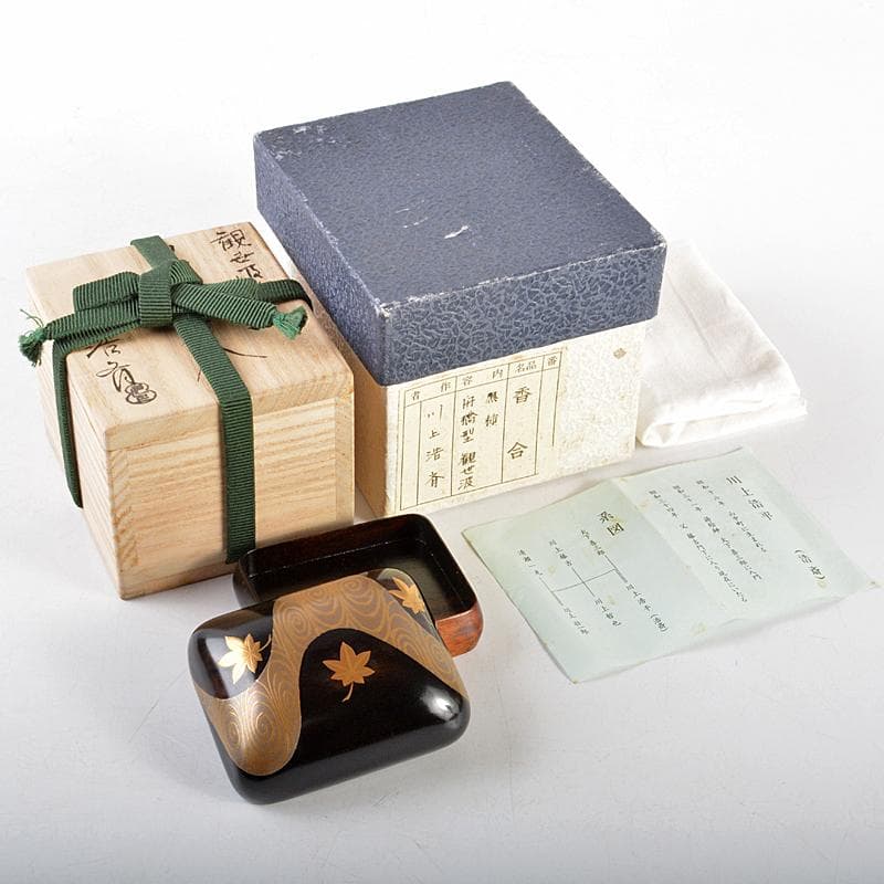 加賀蒔絵師川上峰春作螺鈿装飾鈴虫蒔絵六角香合共布共箱MR7352