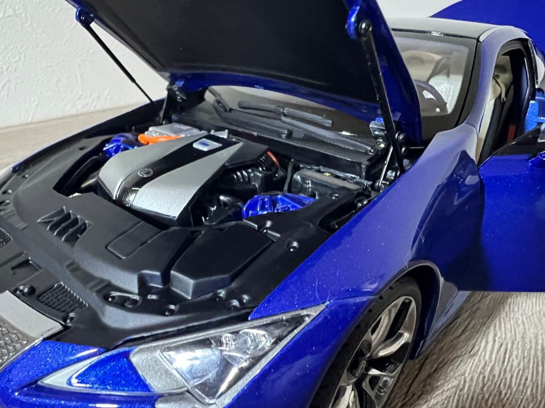 レクサス LC500h 1/18 ミニカー