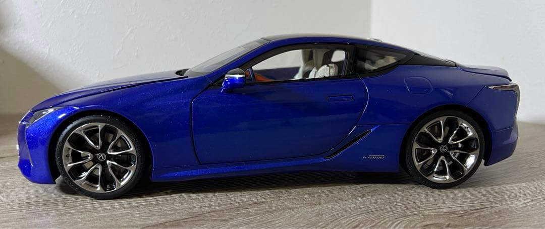レクサス LC500h 1/18 ミニカー