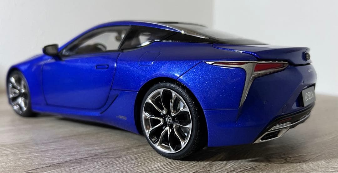 レクサス LC500h 1/18 ミニカー