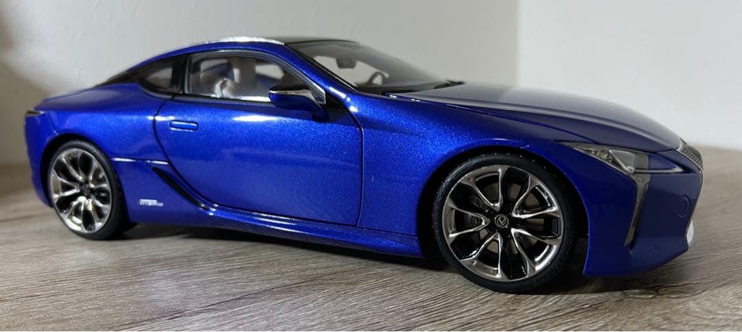 レクサス LC500h 1/18 ミニカー