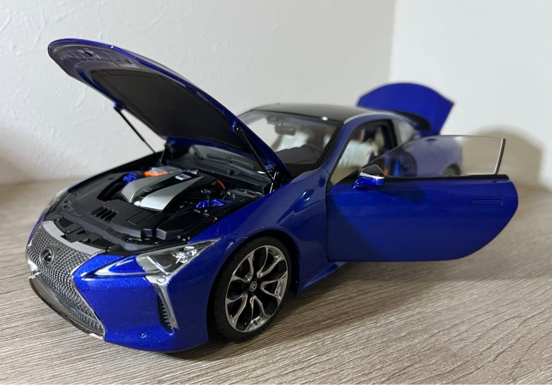 レクサス LC500h 1/18 ミニカー