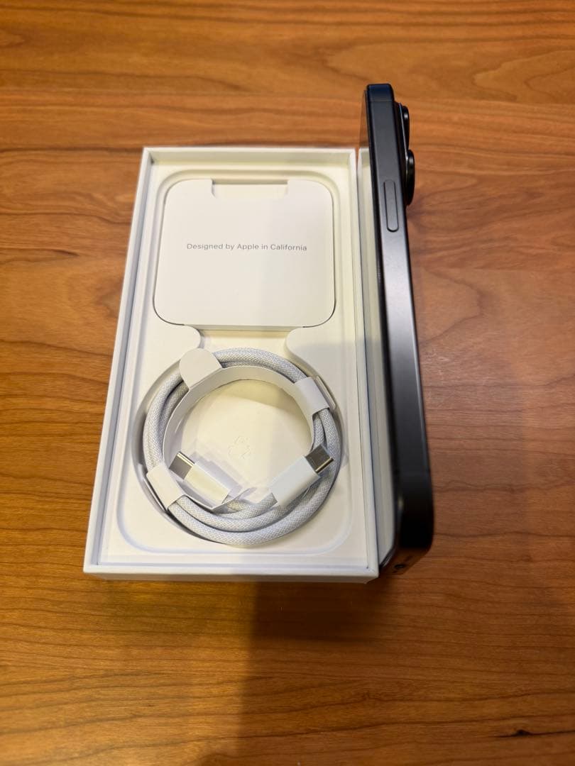 超美品！iPhone15 ProブラックチタニウムSIMフリーアップルストア購入