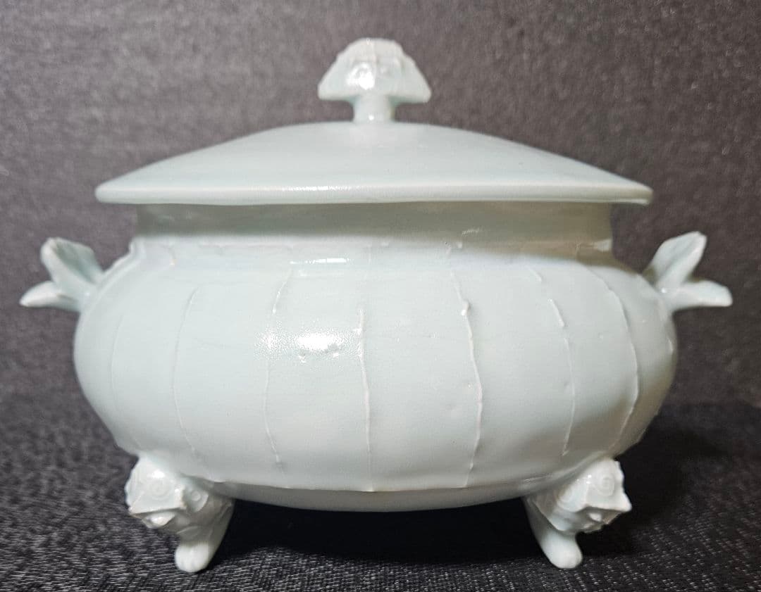 京焼　清水焼　名工 吉川充 造　青白磁　有蓋獣足鉢　香器香炉　お櫃　高島屋出品作