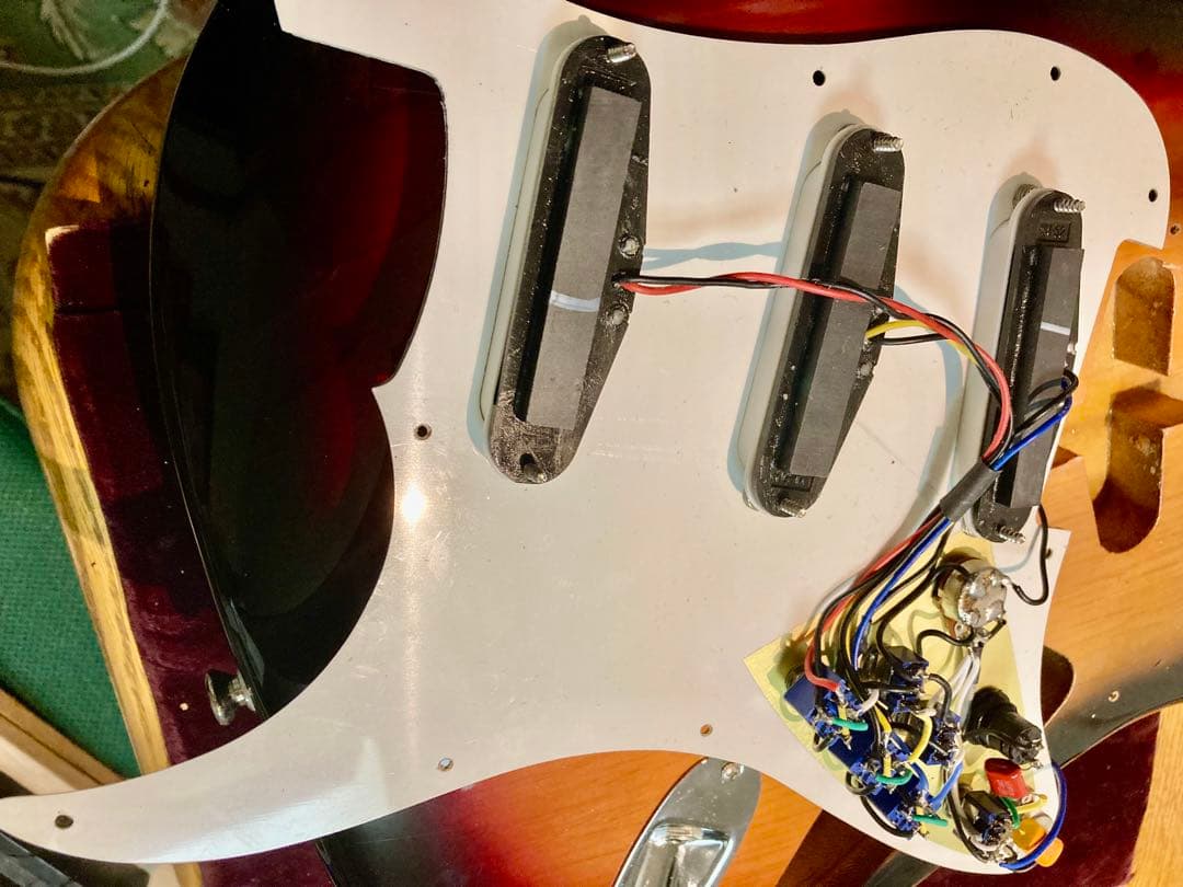 ☆新機能満載　3つのピックアップを多彩に組合せできるBUSKERS ST