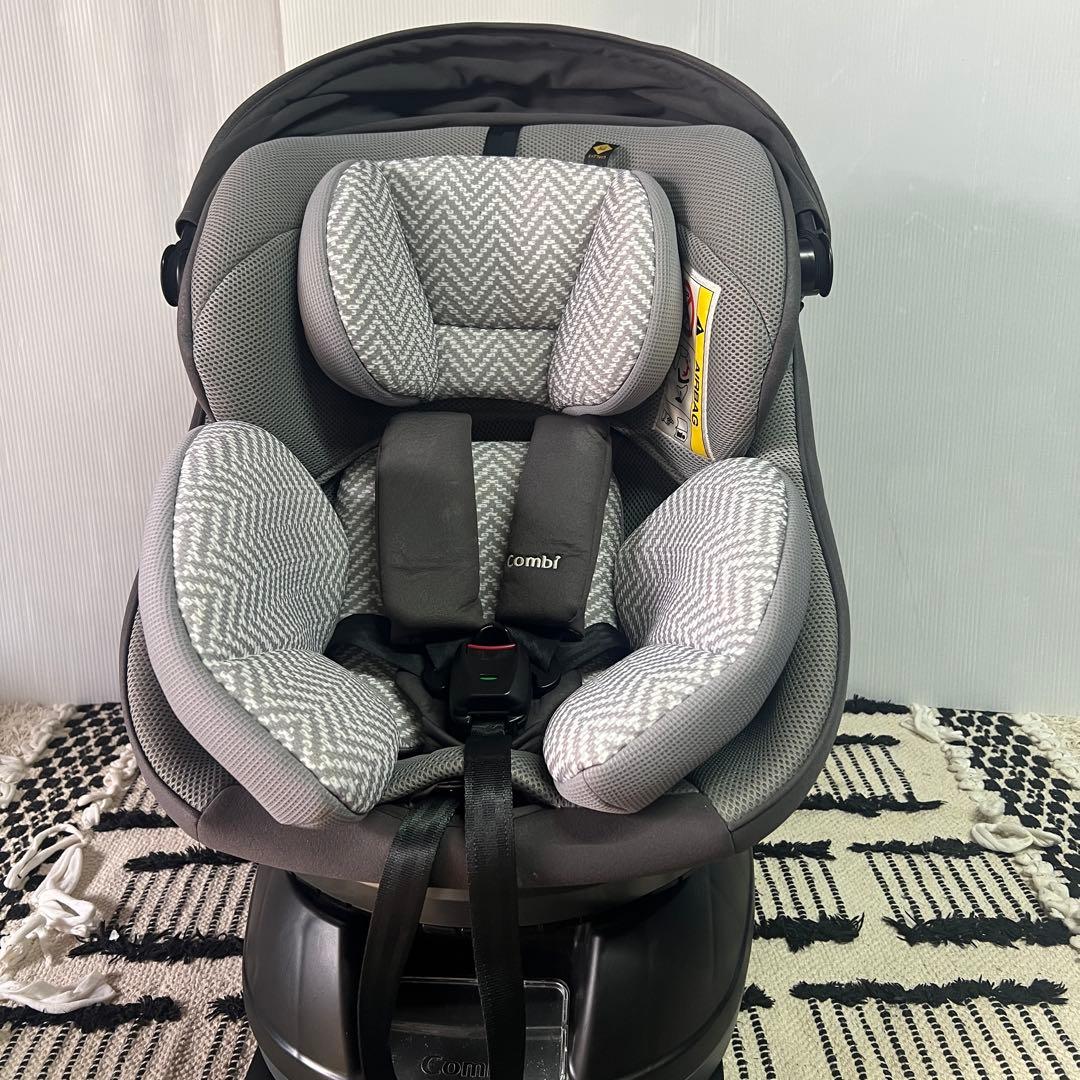 美品　combi クルムーヴスマート　JN-570 isofix 回転式