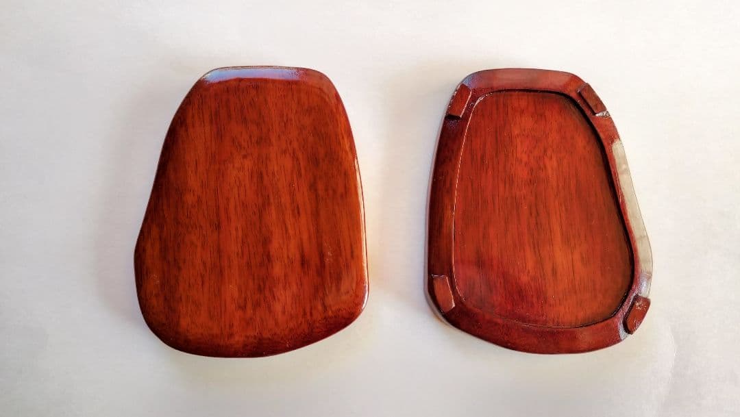 唐硯 (彫刻模様入り、硯箱入り)