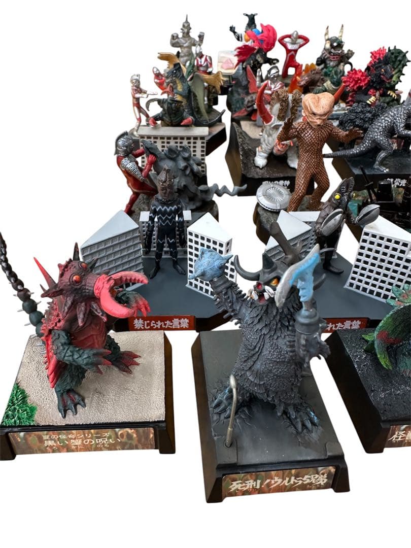 ウルトラマン　まとめ売り　ウルトラ怪獣　怪獣名鑑など　36個　36体