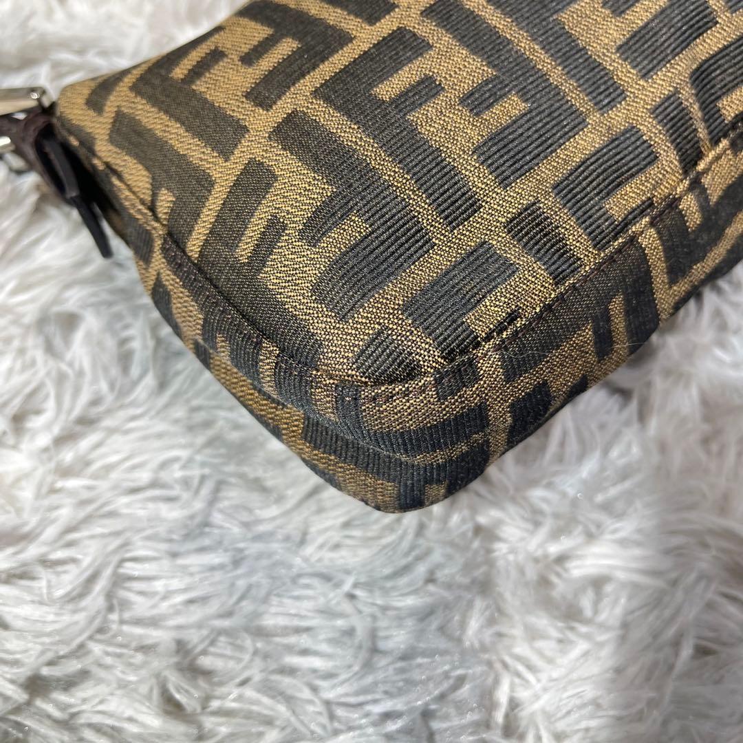 値下げ不可　フェンディ　FENDI　ハンドバッグ　総柄　FF柄　マンマバケット