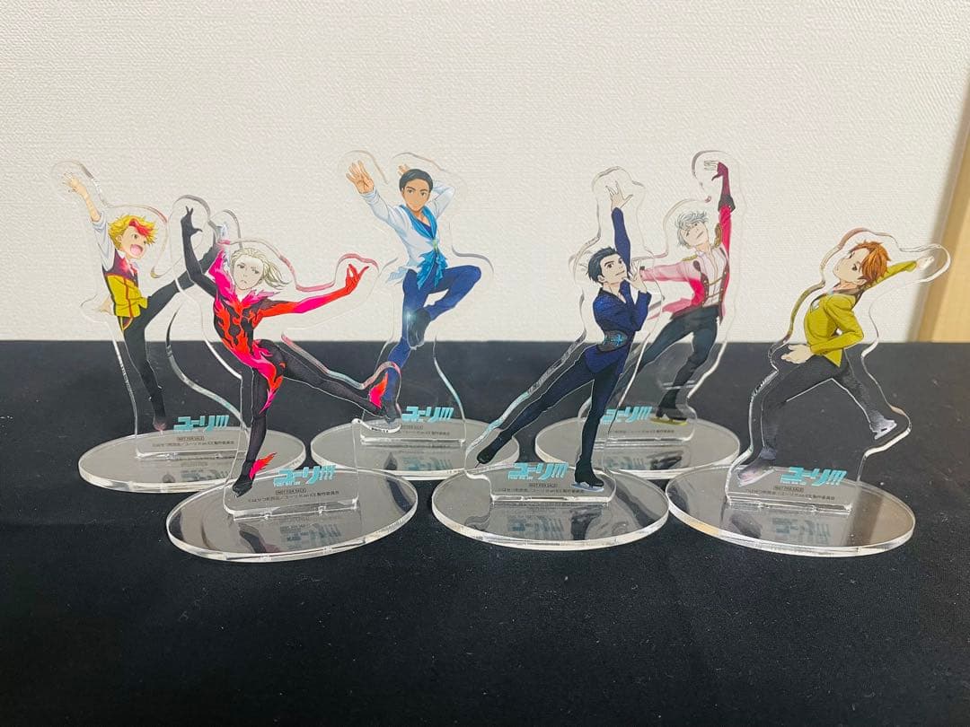 ユーリ!!! on ICE Amazon 全巻購入特典 アクリルスタンド - メルカリ