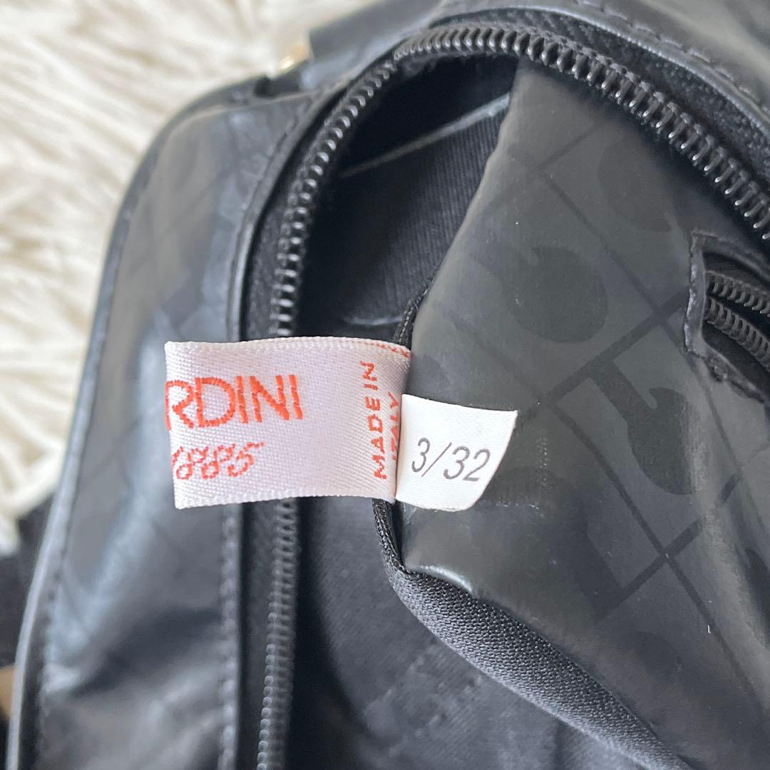 ⭐️未使用級⭐️　ゲラルディーニ　ソフティ　ショルダーバッグ　ブラック　PVC