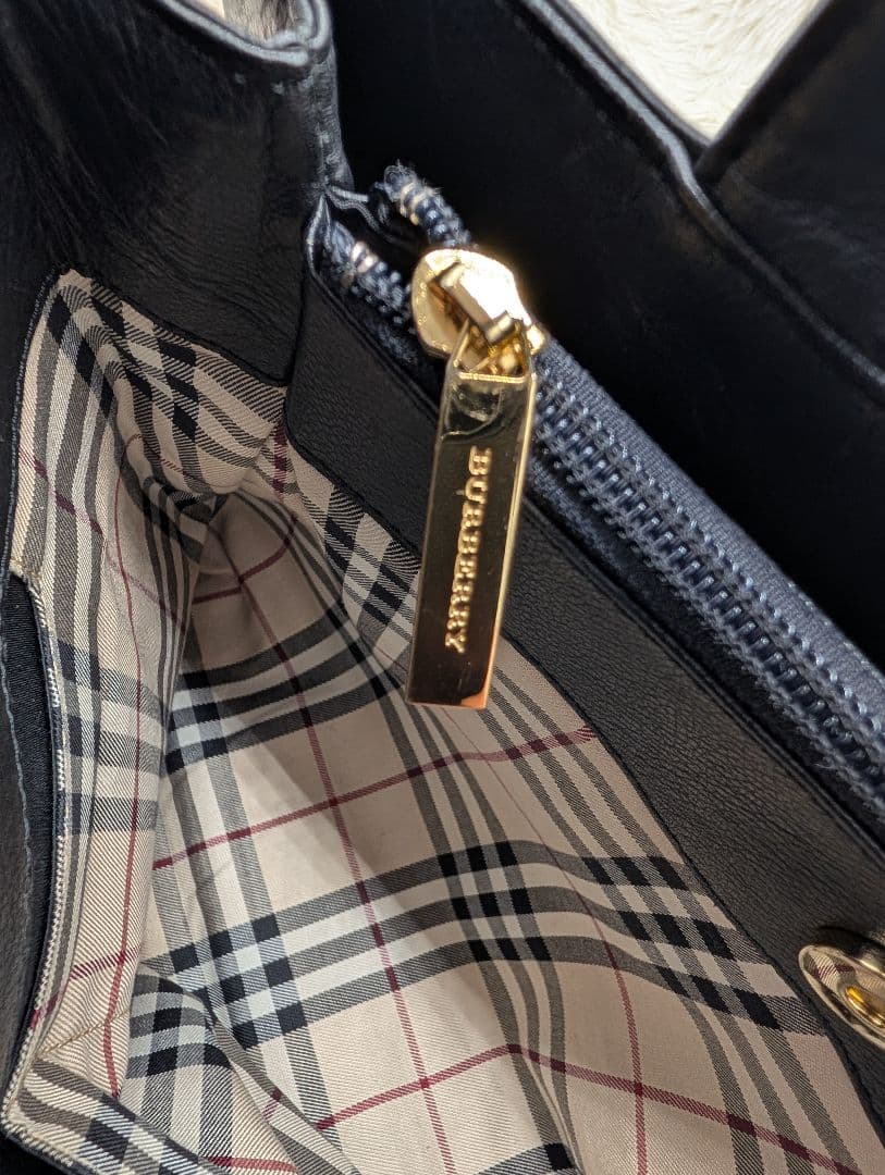 専用品。BURBERRY ブラックレザー ハンドバッグ