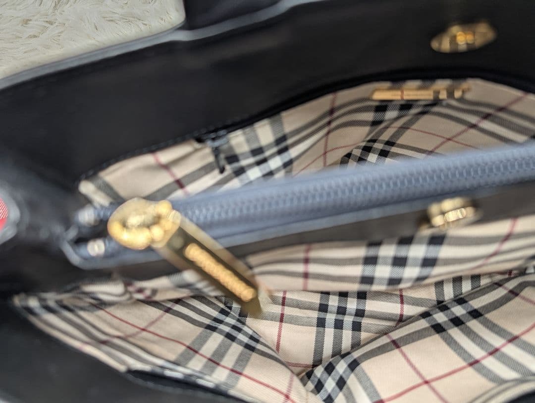 専用品。BURBERRY ブラックレザー ハンドバッグ